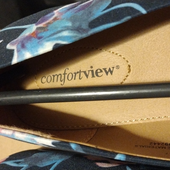 SOLD...Comfortview shoes - Picture 2 of 4